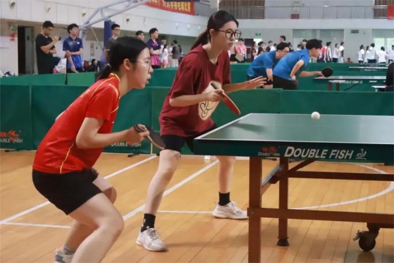 大学生体操视频_体操房大学生_大学体操队女神