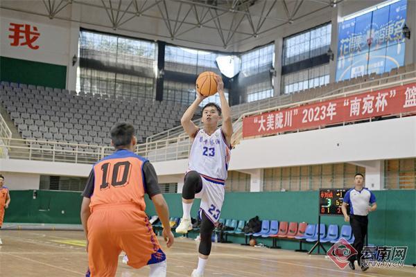 美队打篮球_大美陇川篮球比赛冠军队_大美篮球训练营