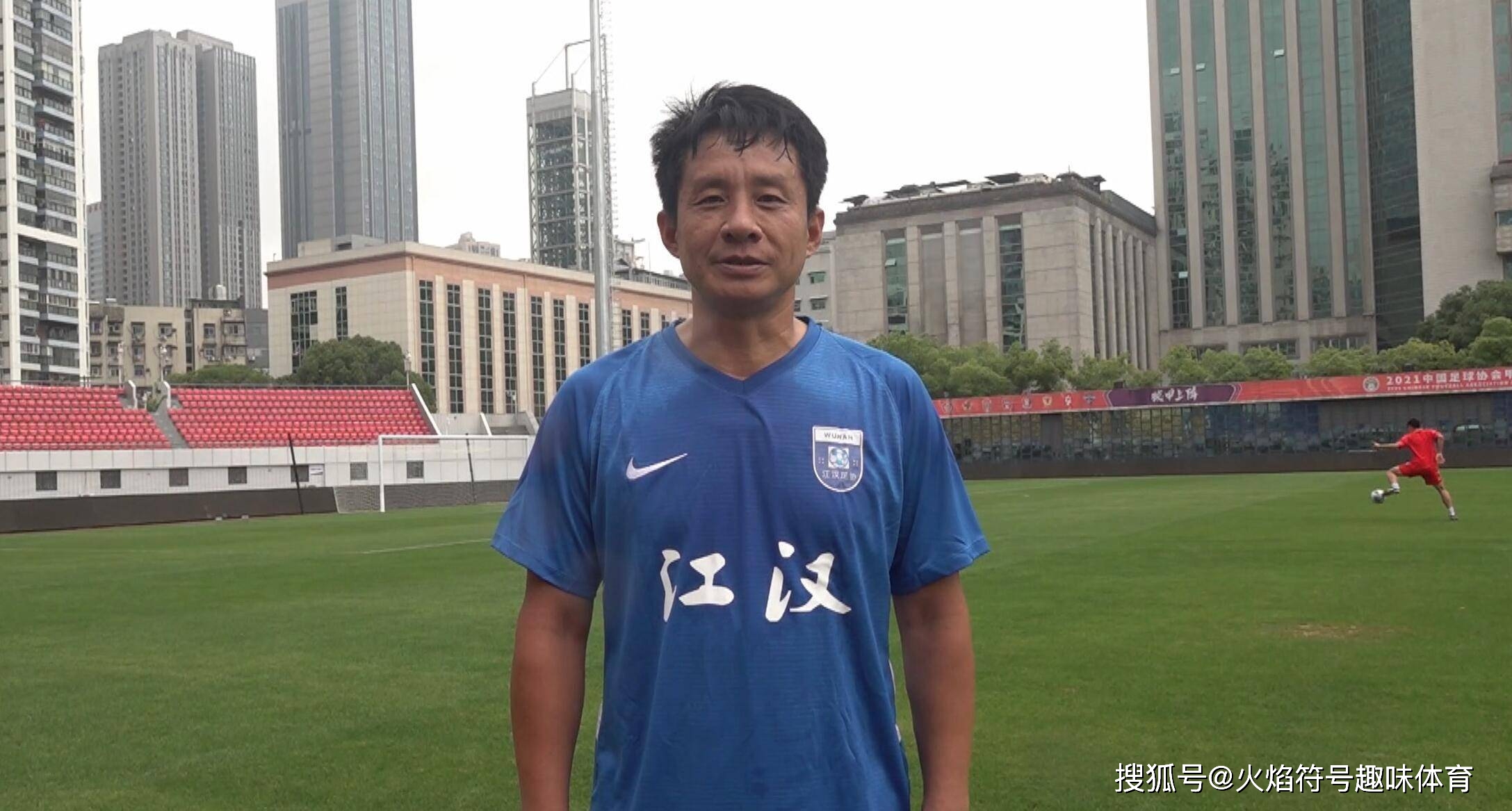 足球历史专业队长_足球队中的队长的主要职责_足球队长是