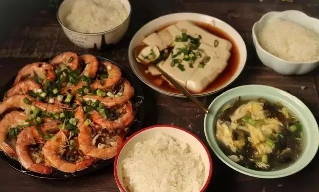午餐营养菜谱所需食材及数量_午餐的营养搭配大全_简单营养午餐餐