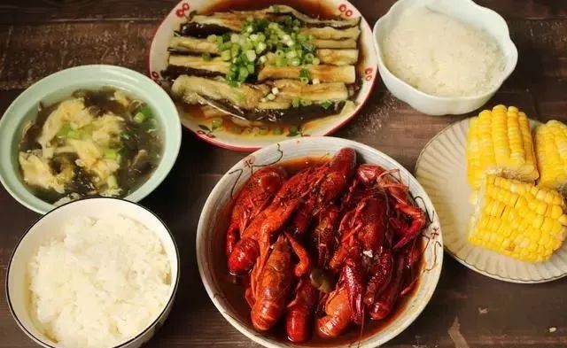 午餐营养菜谱所需食材及数量_午餐的营养搭配大全_简单营养午餐餐