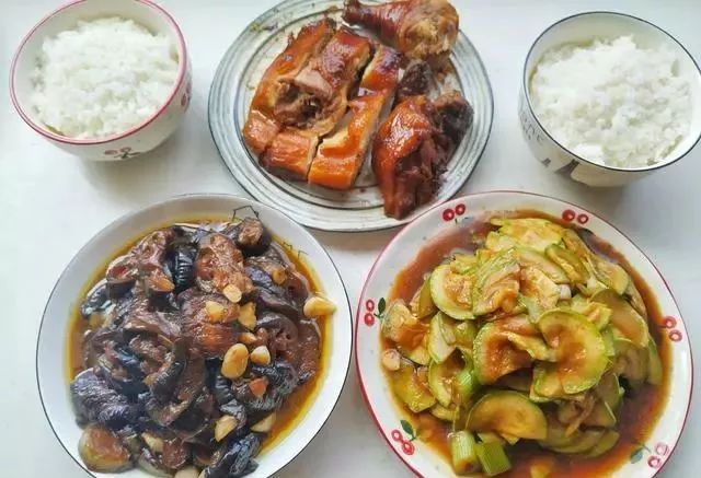 简单营养午餐餐_午餐营养菜谱所需食材及数量_午餐的营养搭配大全