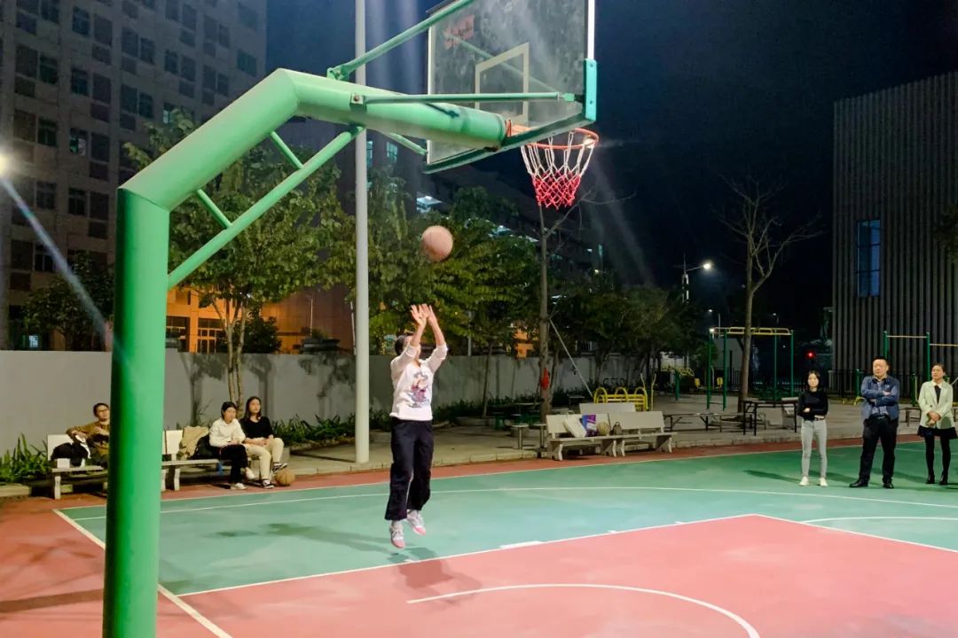 篮球比赛的发球规则_篮球3人发球规则介绍视频_篮球的发球规则