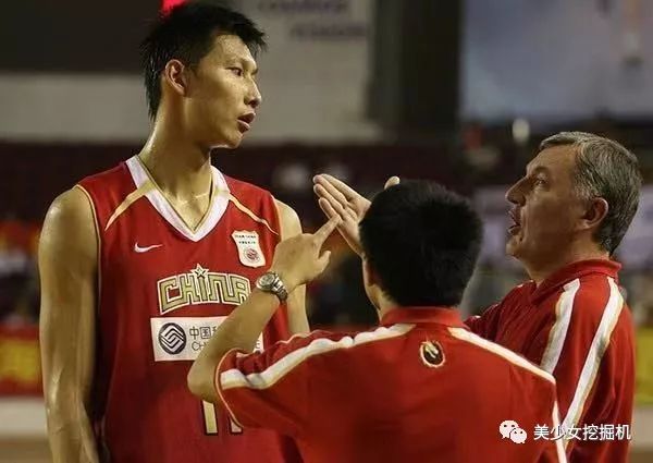 历史上最悲情的篮球_篮球史上的传奇人物_篮球历史人物