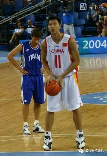 历史上最悲情的篮球_篮球历史人物_篮球史上的传奇人物