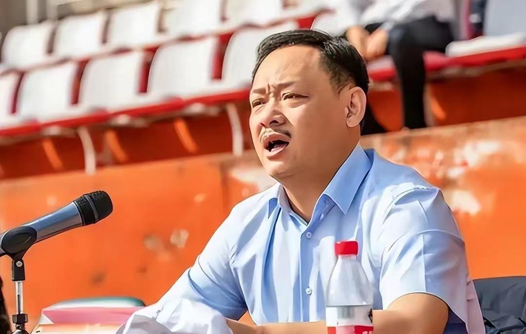举重冠军教练抚顺人是谁_教练抚顺举重冠军人是什么级别_辽宁举重教练